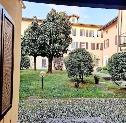 Brixia Charm *